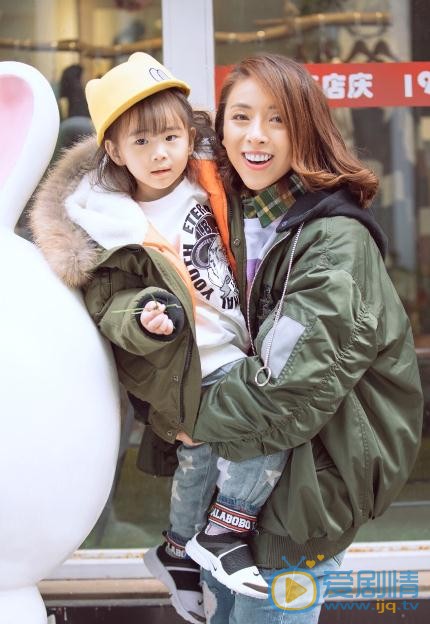 黄小蕾亲子写真 黄小蕾高清写真_黄小蕾高清剧照