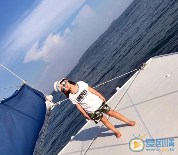 黄小蕾与女儿合照 黄小蕾高清写真_黄小蕾高清剧照
