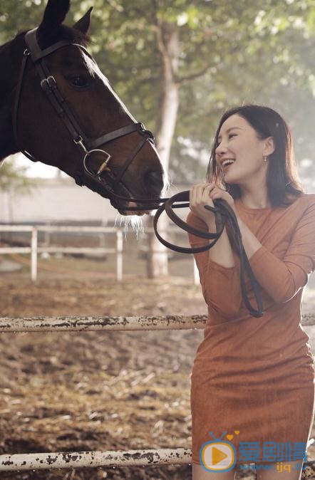 杨舒婷与马写真 杨舒婷高清写真_杨舒婷高清剧照