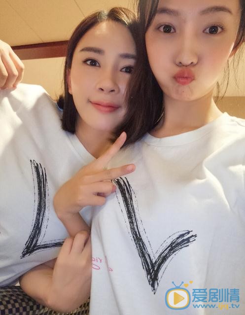 杨舒婷与人合照 杨舒婷高清写真_杨舒婷高清剧照