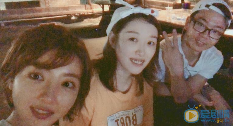 秦鸣悦与人合照 秦鸣悦高清写真_秦鸣悦高清剧照