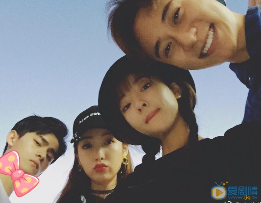 秦鸣悦与人合照 秦鸣悦高清写真_秦鸣悦高清剧照