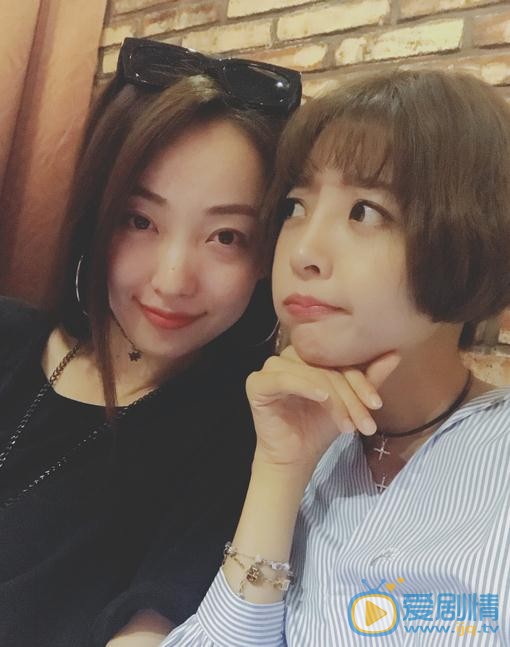 秦鸣悦与人合照 秦鸣悦高清写真_秦鸣悦高清剧照