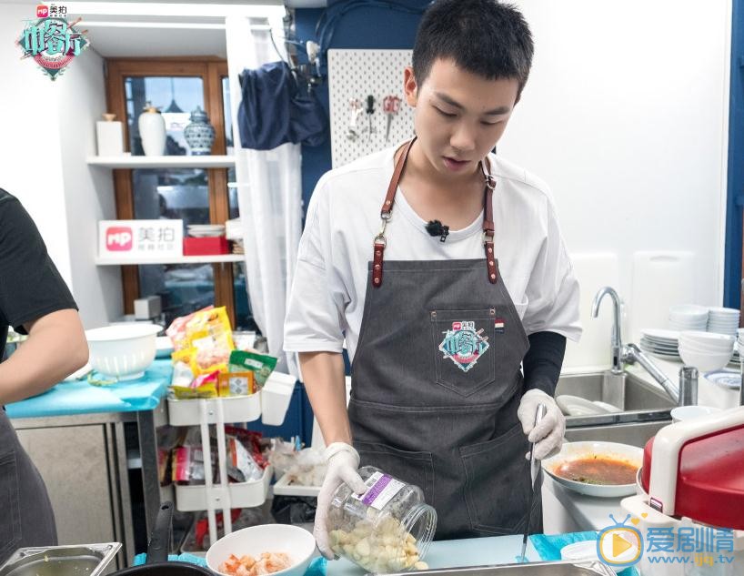 白举纲《中餐厅》综艺照 白举纲高清写真_白举纲高清剧照