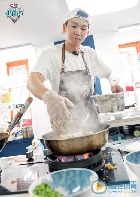 白举纲《中餐厅》综艺照 白举纲高清写真_白举纲高清剧照