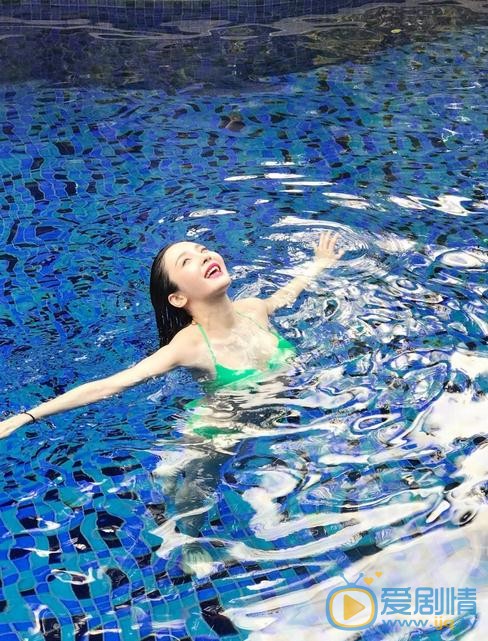 何昊阳比基尼照 何昊阳高清写真_何昊阳高清剧照