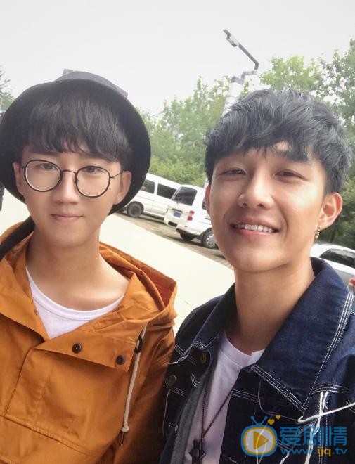 龚锐与人合照 龚锐高清写真_龚锐高清剧照
