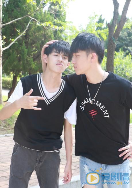 龚锐与人合照 龚锐高清写真_龚锐高清剧照