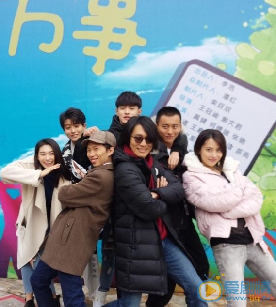 何德瑞与人合照 何德瑞高清写真_何德瑞高清剧照