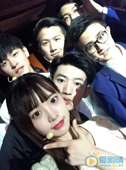 何德瑞与人合照 何德瑞高清写真_何德瑞高清剧照