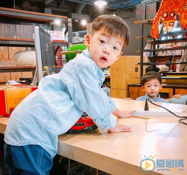 陈建州家人照 陈建州高清写真_陈建州高清剧照