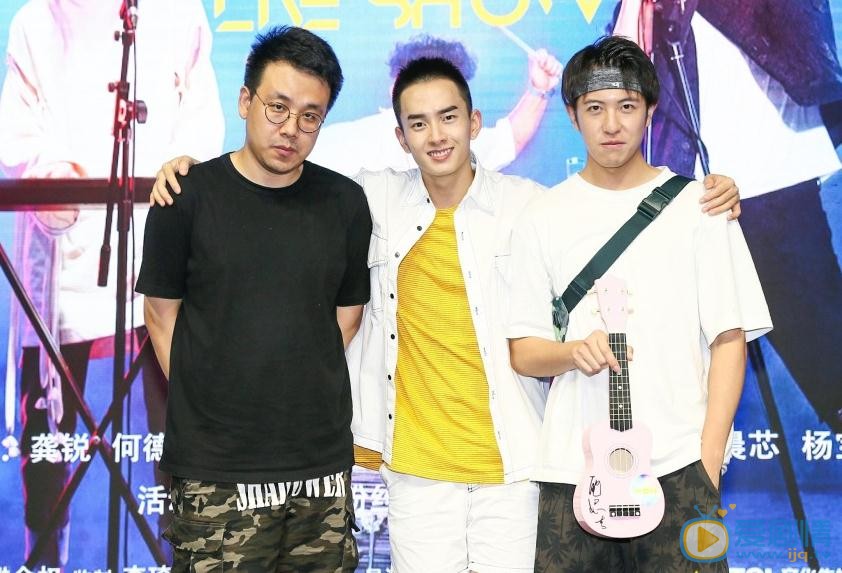 吴瑞淞与人合照 吴瑞淞高清写真_吴瑞淞高清剧照