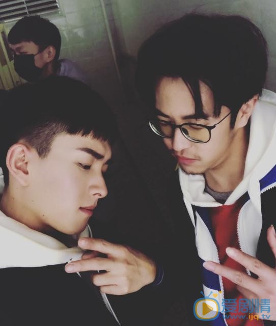 吴瑞淞与人合照 吴瑞淞高清写真_吴瑞淞高清剧照