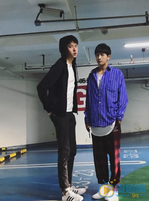 吴瑞淞与人合照 吴瑞淞高清写真_吴瑞淞高清剧照