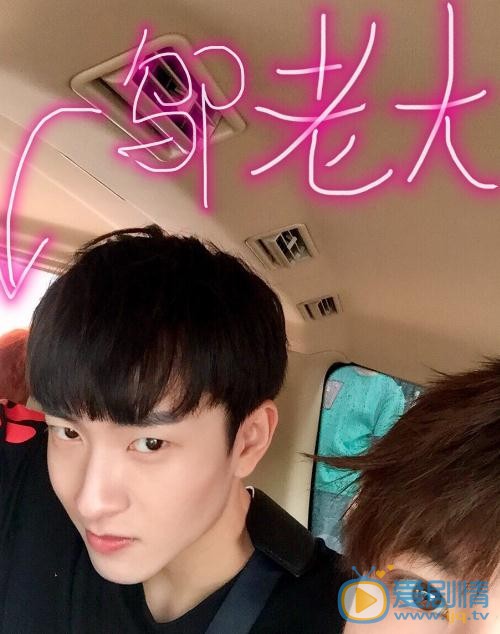 吴瑞淞与人合照 吴瑞淞高清写真_吴瑞淞高清剧照