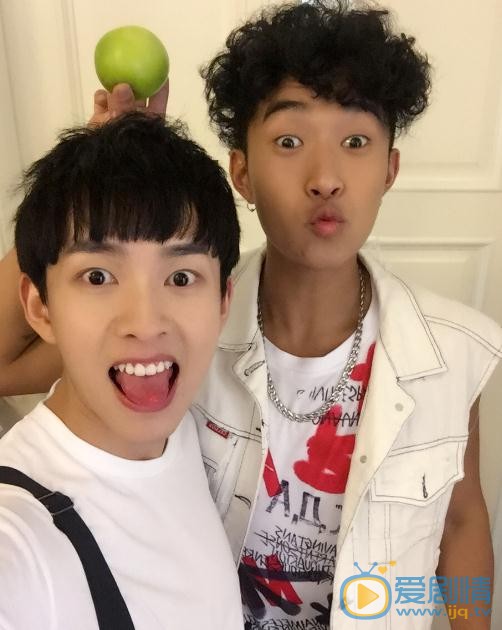 吴瑞淞与人合照 吴瑞淞高清写真_吴瑞淞高清剧照