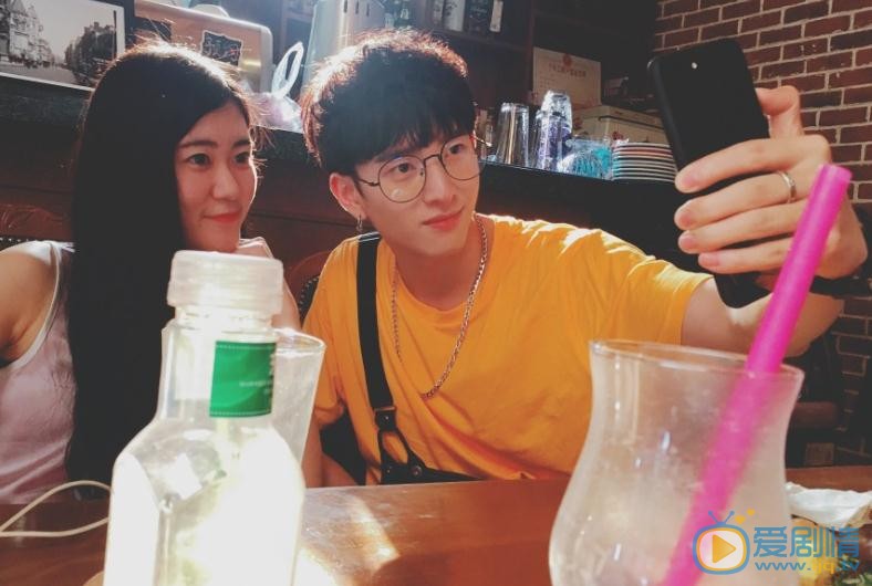 吴瑞淞与人合照 吴瑞淞高清写真_吴瑞淞高清剧照