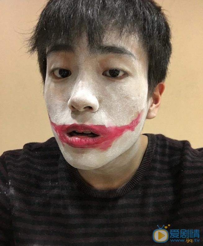 查侬散顶腾古搞怪合集 查侬散顶腾古高清写真_查侬散顶腾古高清剧照