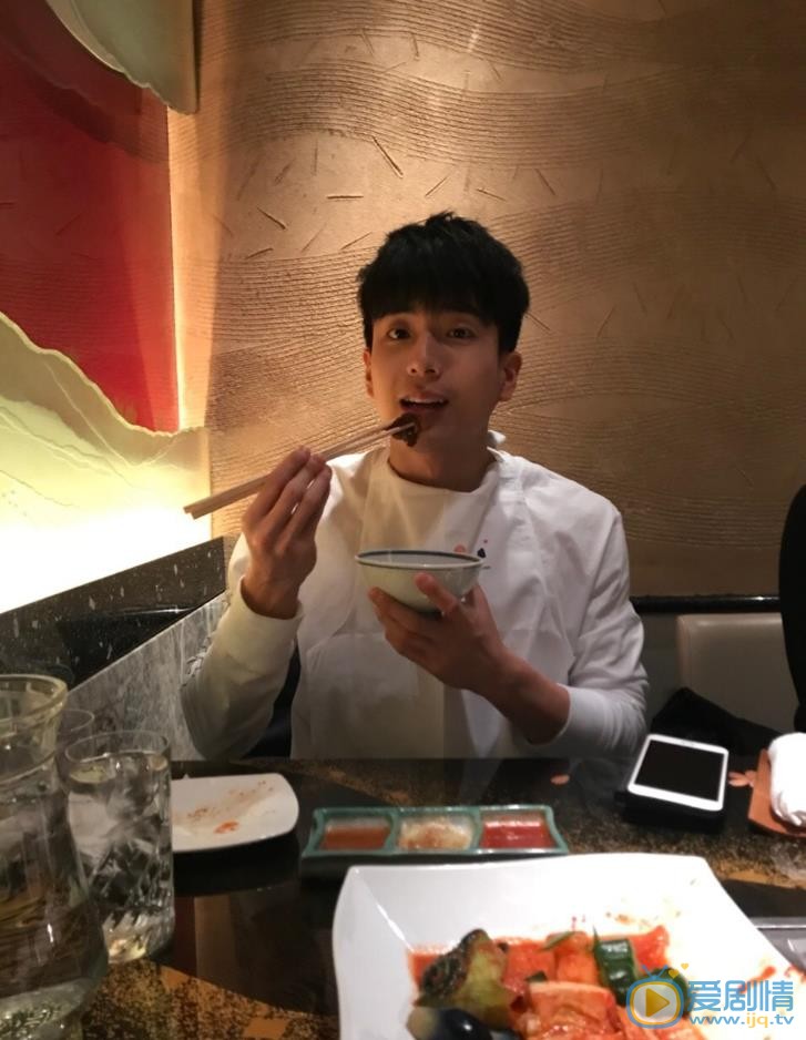 查侬散顶腾古生活照 查侬散顶腾古高清写真_查侬散顶腾古高清剧照