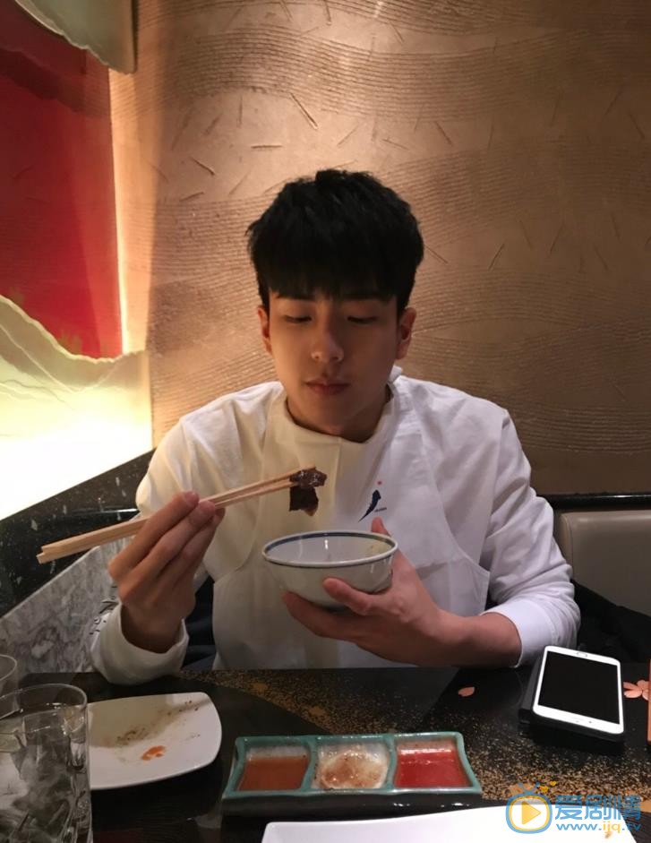 查侬散顶腾古生活照 查侬散顶腾古高清写真_查侬散顶腾古高清剧照
