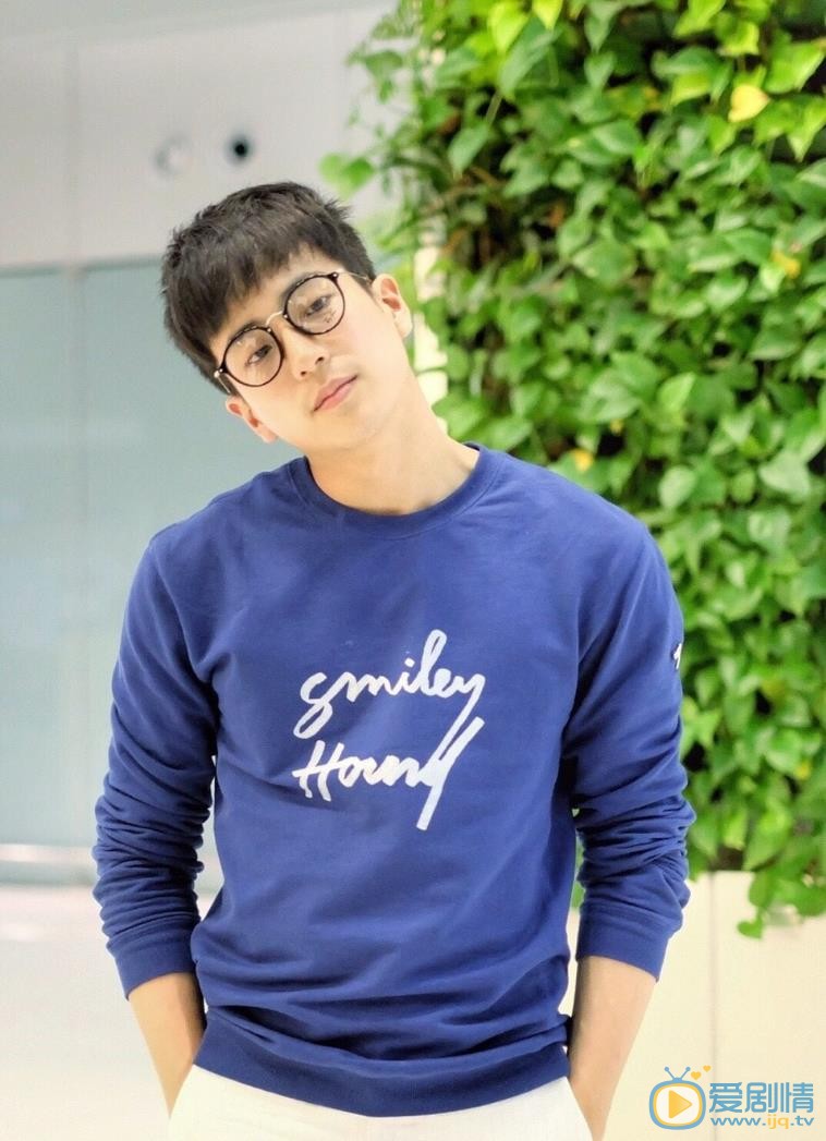 查侬散顶腾古生活照 查侬散顶腾古高清写真_查侬散顶腾古高清剧照