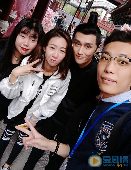 孙子航与人合照 孙子航高清写真_孙子航高清剧照