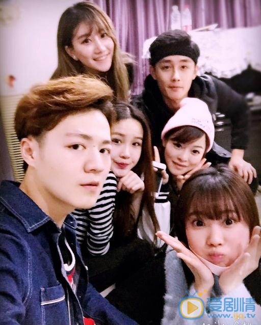 孙子航与人合照 孙子航高清写真_孙子航高清剧照