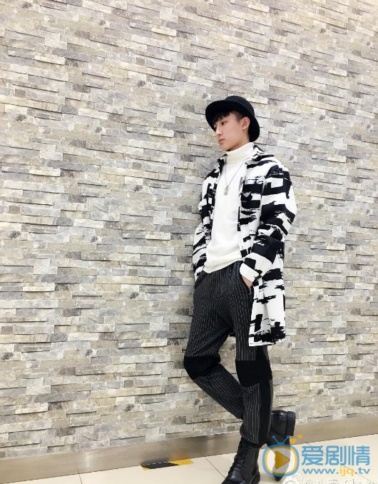 刘泽庭户外街拍照 刘泽庭高清写真_刘泽庭高清剧照