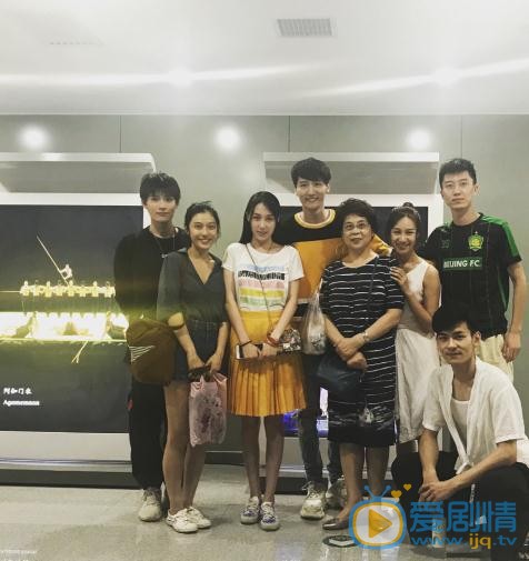 窦柏林与人合照 窦柏林高清写真_窦柏林高清剧照