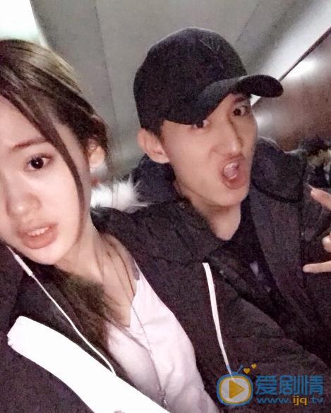 窦柏林与人合照 窦柏林高清写真_窦柏林高清剧照
