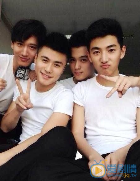 窦柏林与人合照 窦柏林高清写真_窦柏林高清剧照