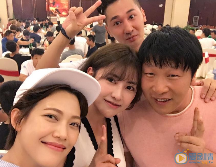 王璇与人合照 王璇高清写真_王璇高清剧照