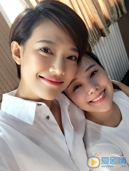 王璇与人合照 王璇高清写真_王璇高清剧照