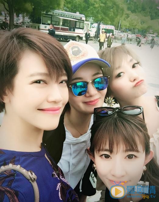 王璇与人合照 王璇高清写真_王璇高清剧照