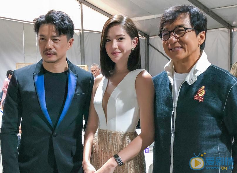 许玮甯与人合照 许玮甯高清写真_许玮甯高清剧照
