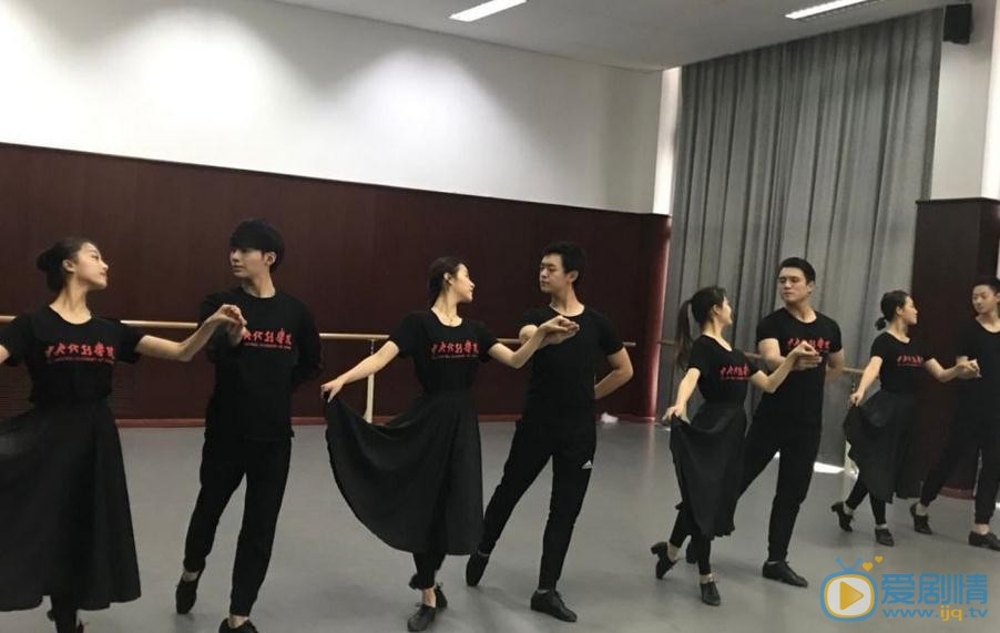 任敏学校练舞照 任敏高清写真_任敏高清剧照