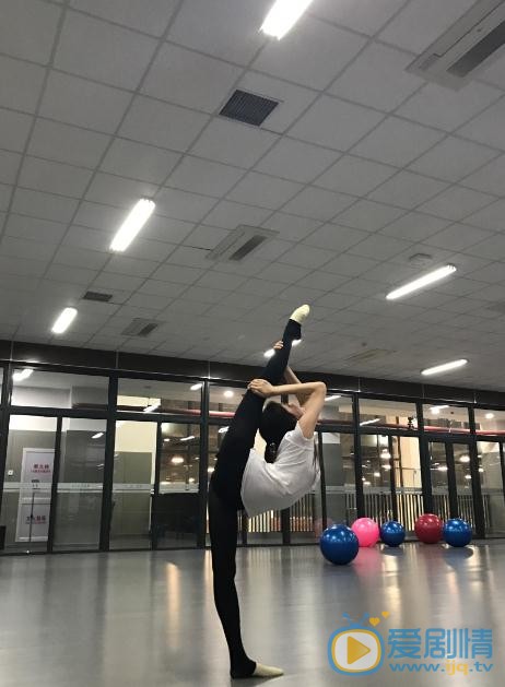 任敏学校练舞照 任敏高清写真_任敏高清剧照