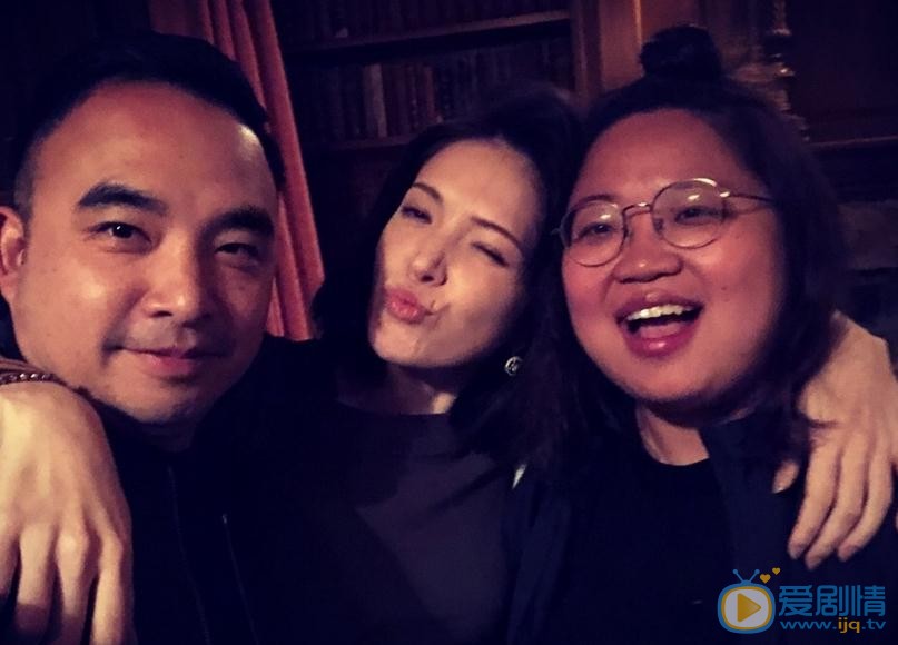 许玮甯与人合照 许玮甯高清写真_许玮甯高清剧照