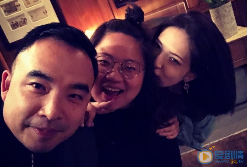 许玮甯与人合照 许玮甯高清写真_许玮甯高清剧照