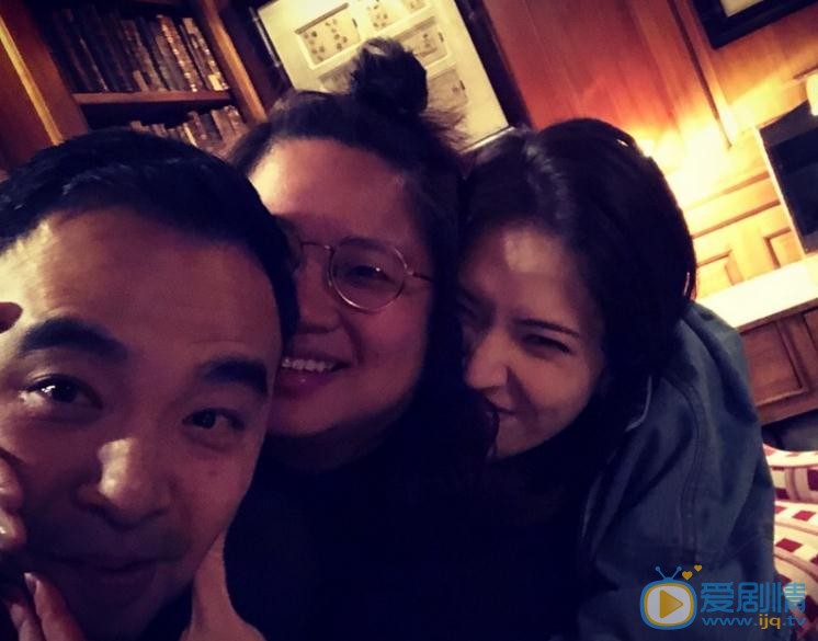 许玮甯与人合照 许玮甯高清写真_许玮甯高清剧照