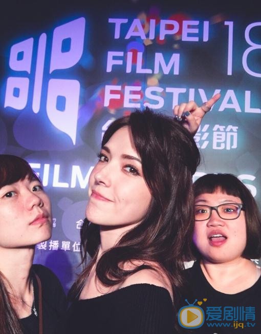 许玮甯与人合照 许玮甯高清写真_许玮甯高清剧照