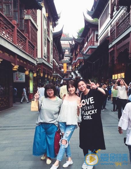 许玮甯与人合照 许玮甯高清写真_许玮甯高清剧照