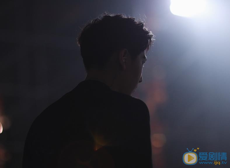 李好绅士大片 李好高清写真_李好高清剧照