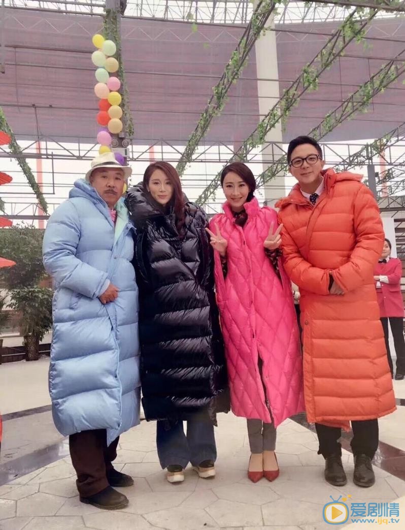 张芯宁与人合照 张芯宁高清写真_张芯宁高清剧照