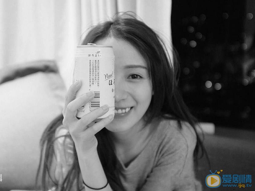 周二珂卖萌照 周二珂高清写真_周二珂高清剧照