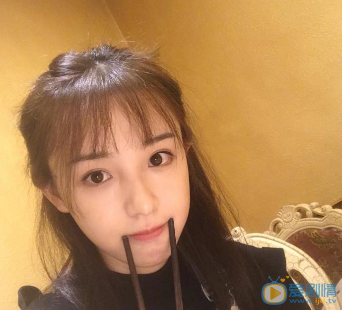 周二珂卖萌照 周二珂高清写真_周二珂高清剧照