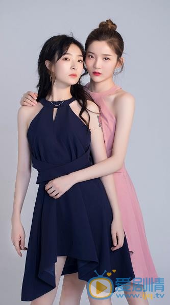 大王晴与人合照 大王晴高清写真_大王晴高清剧照