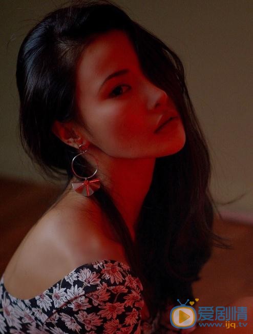 游千惠黑色写真 游千惠高清写真_游千惠高清剧照