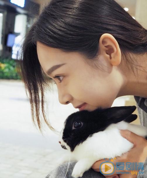 依莎生活照 依莎高清写真_依莎高清剧照