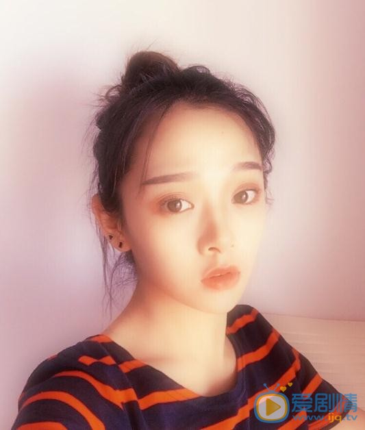 依莎写真 依莎高清写真_依莎高清剧照